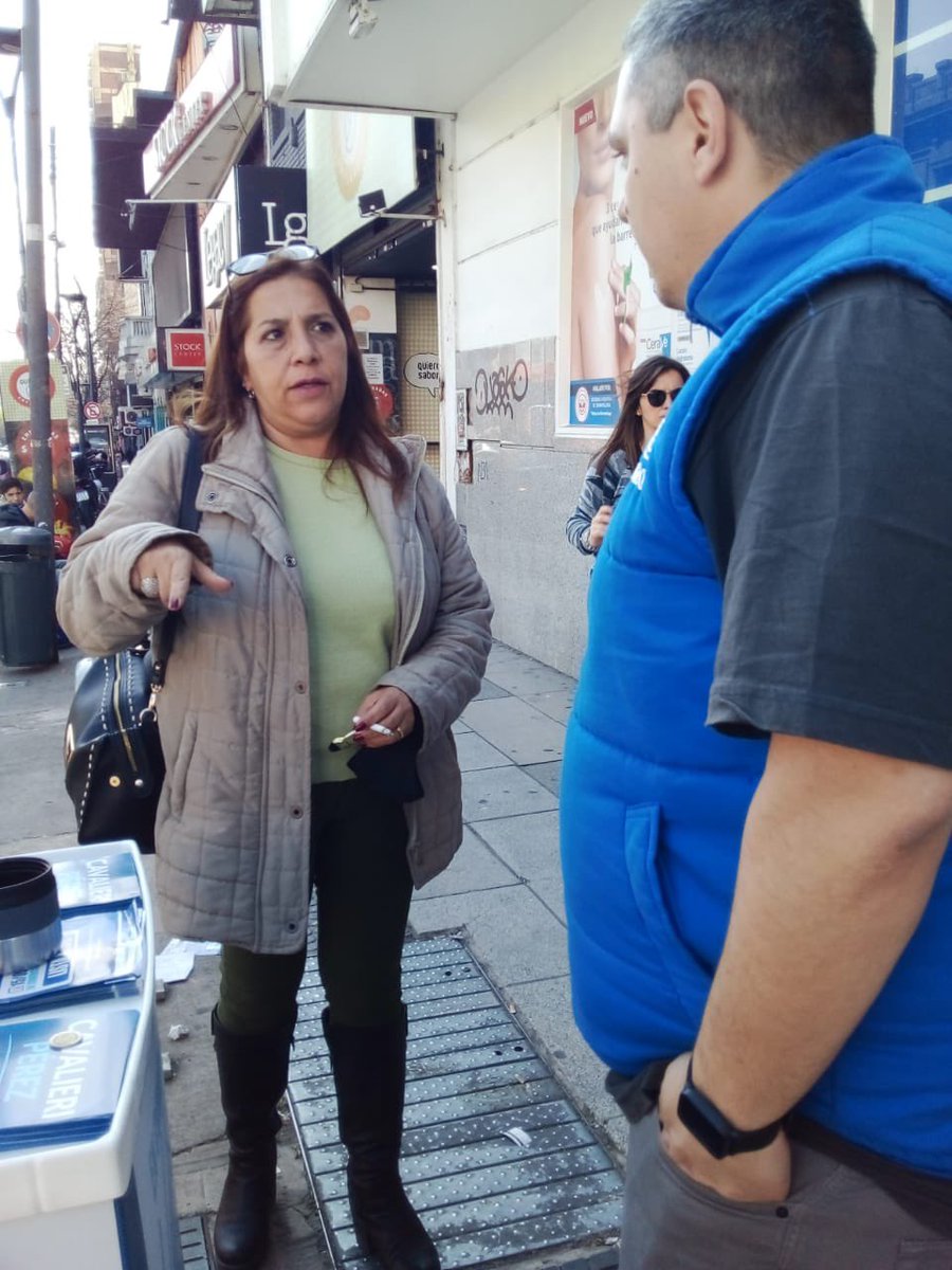 StreamComercio's tweet photo. Para seguir fortaleciendo nuestro sindicato el próximo 15/9 vota 🗳 @ListaAzulSEC ✌️💙

#ContasConNosotrosContamosConVos 

@CarlosPerezSEC @sabriparedessec @Sergio_OrtizOk @MGonzalezSEC https://t.co/25sJKt8hH2