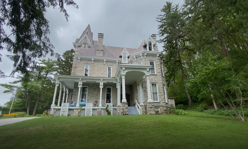 WTEN's tweet photo. #DestinationNewYork: Skene Manor in #Whitehall with @GiulianaBrunoTV 
 https://t.co/4Zb0gJLjwf https://t.co/KM87m0I176