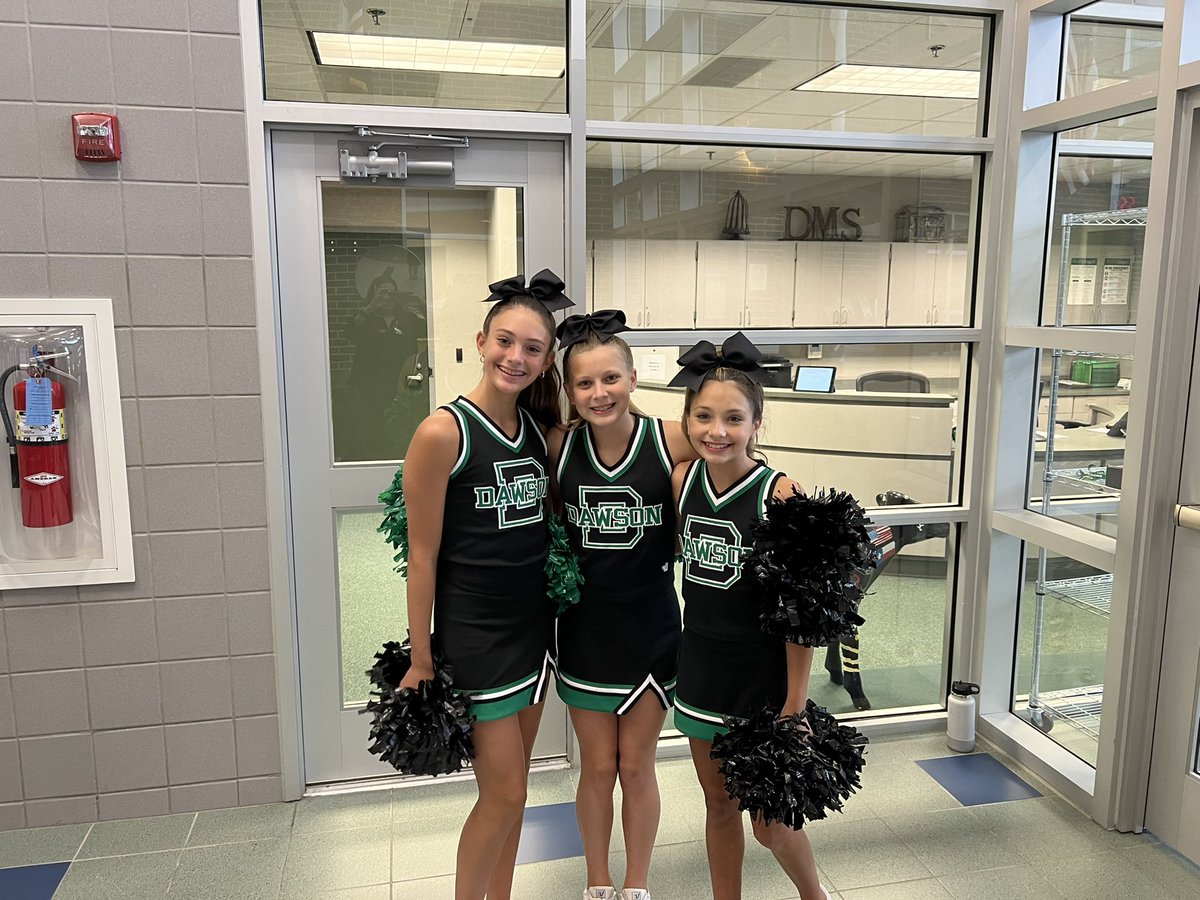 Our wonderful <a href="/GeorgeDawsonMS/">Dawson Middle School</a> cheerleaders are welcoming families tonight as they visit for curriculum night! 📣 🐉