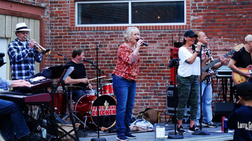 Only a few more Picnic Concert Series weekends left - don't miss out! 🍷🎉

Plan your visit &amp; check out some of our upcoming events here: conta.cc/3clEy7U

#mallowrun #mallowrunwinery #FestCountryIN #TastesLikeChickenBand