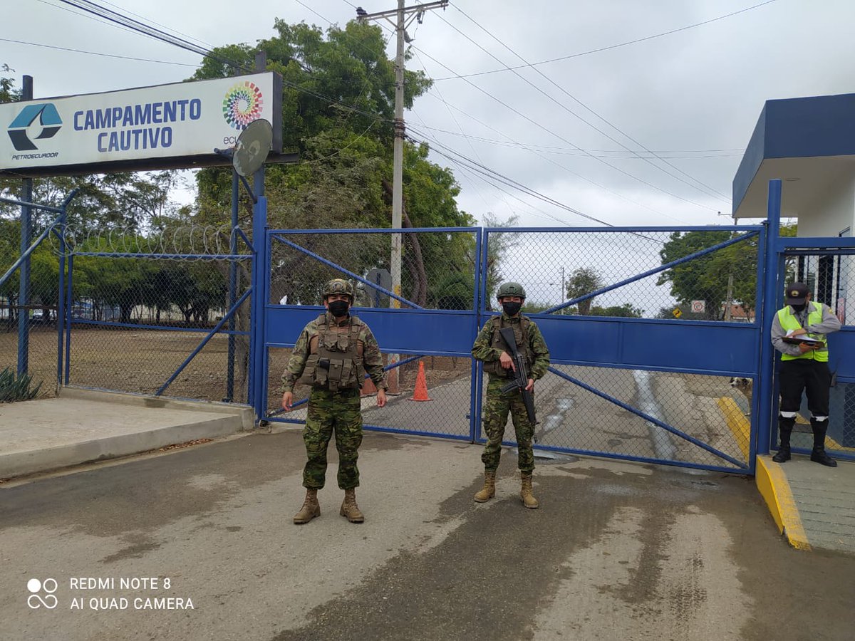 FFAAECUADOR's tweet photo. 📌 #SantaElena |
👉 @FFAAECUADOR realizan permanentes operaciones de vigilancia y control terrestre en el Sistema Hidrocarburífero Nacional en la #LaLibertad, #Pacoa, #ElTablazo y #SanPedro con la finalidad de fortalecer los sectores estratégicos del Estado.🪖 https://t.co/UgvhtxE763