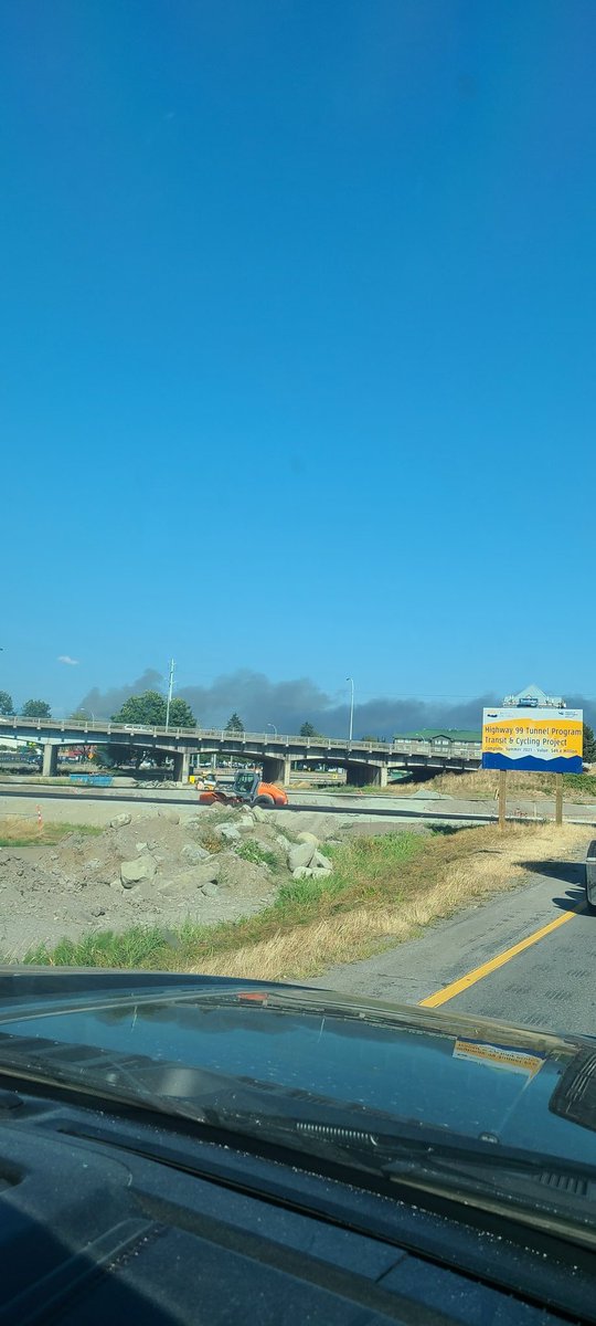katiedafoe's tweet photo. @AM730Traffic fire on the north side of the Fraser near marine drive. likely going to be a distraction. Seen from the 99 near river rock. https://t.co/V8HgbZNPtV