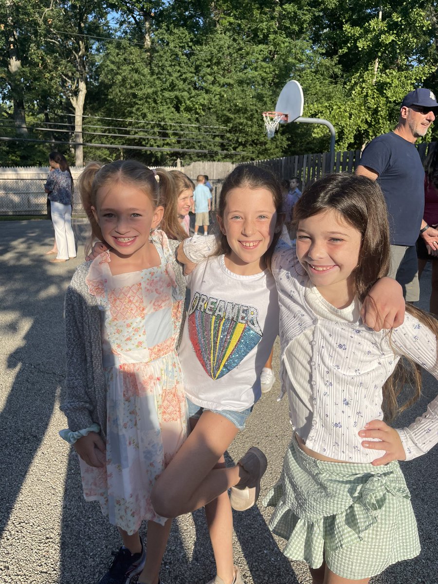 cherokee3A's tweet photo. First day of 3rd Grade! #LFmoments #cherokeeinspires https://t.co/yDvWZhUH15