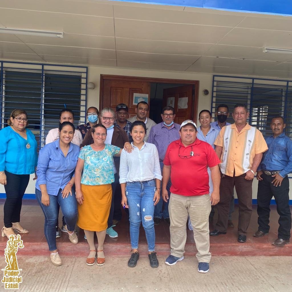 El Dr. Donald Somarriba, Juez Local Único de Pueblo Nuevo, en compañía de la Lic. Dania Arauz, Defensoría Pública , capacitaron a los Facilitadores Judiciales del municipio sobre el "Registro del Estado Civil de las Personas".

#PoderJudicialEsteli
#FacilitadoresJudicialesNic