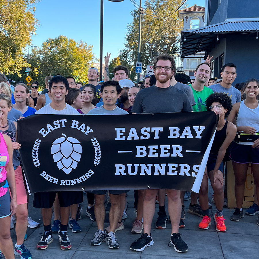 ScenaPerform's tweet photo. THANK YOU to our friends at @ebbrclub and @temescalbrewing for hosting us last night. What a great community of beer runners! Too many to fit in one picture! Can't wait to see y'all out at Alameda Pint 10k/5k and all day at Beer City Alameda! https://t.co/X7xRojYwG0
