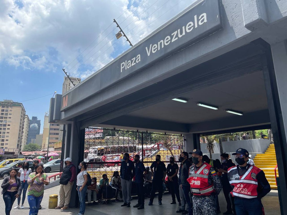 @Enterate| En Perfecta Unión Civico Militar Policial el Ministro A/J <a href="/CeballosIchaso1/">@FuerzaDinamica Remigio Ceballos Ichaso</a>, presidió  reunión de seguridad para afianzar el resguardo de los usuarios en el Sistema Metro de Caracas...