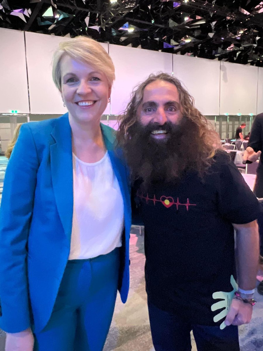 tanya_plibersek's tweet photo. Just a little star struck… 

With the king of compost and wizard of worm farming, @CostasGarden at the @LandcareAust conference. https://t.co/FGyxZIJLVM