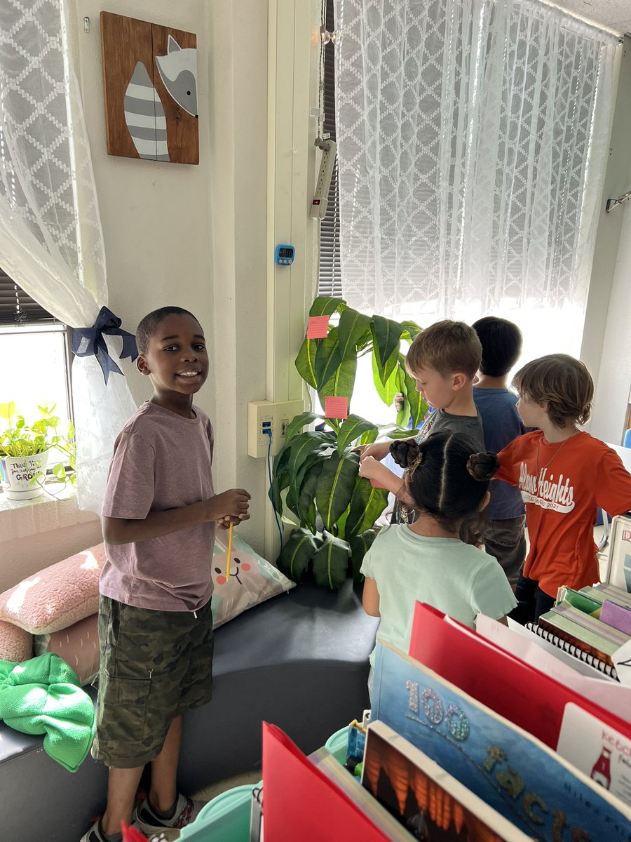 stefniehancock's tweet photo. After reading Rocket Writes a Story and The Word Collector we decided to collect words for our own “word tree”. #bringingbookstolife #engagedclassroom @Cambridge_AH @AHISD https://t.co/lzrePSilDd