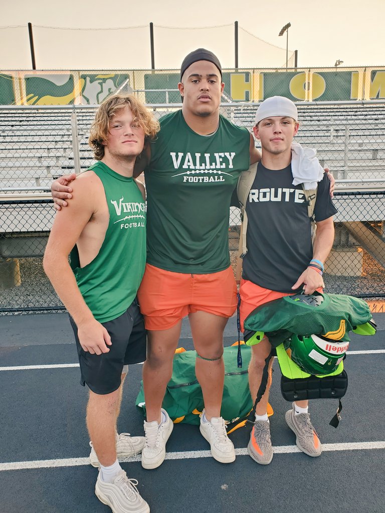 ROUTEInc's tweet photo. Senior Swag Day @FBvikingstrong! https://t.co/VS5DJ8eTQa