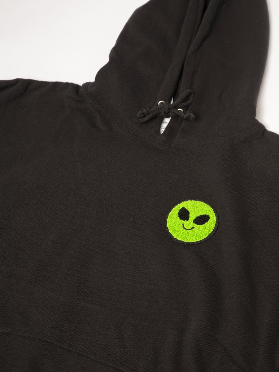 TheVisitorsNFT's tweet photo. The first batch of Visitors merch is available, but only for a limited time: https://t.co/N7vuGOM02p https://t.co/auKLxnXnvu