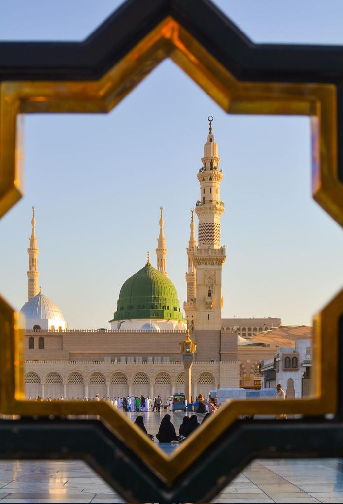 NoorSayzz's tweet photo. 💕(﷽)  وَرَفَعْنَا لَكَ ذِكْرَكَ ۝  (ﷺ)💕 https://t.co/3CiEaAfJw0