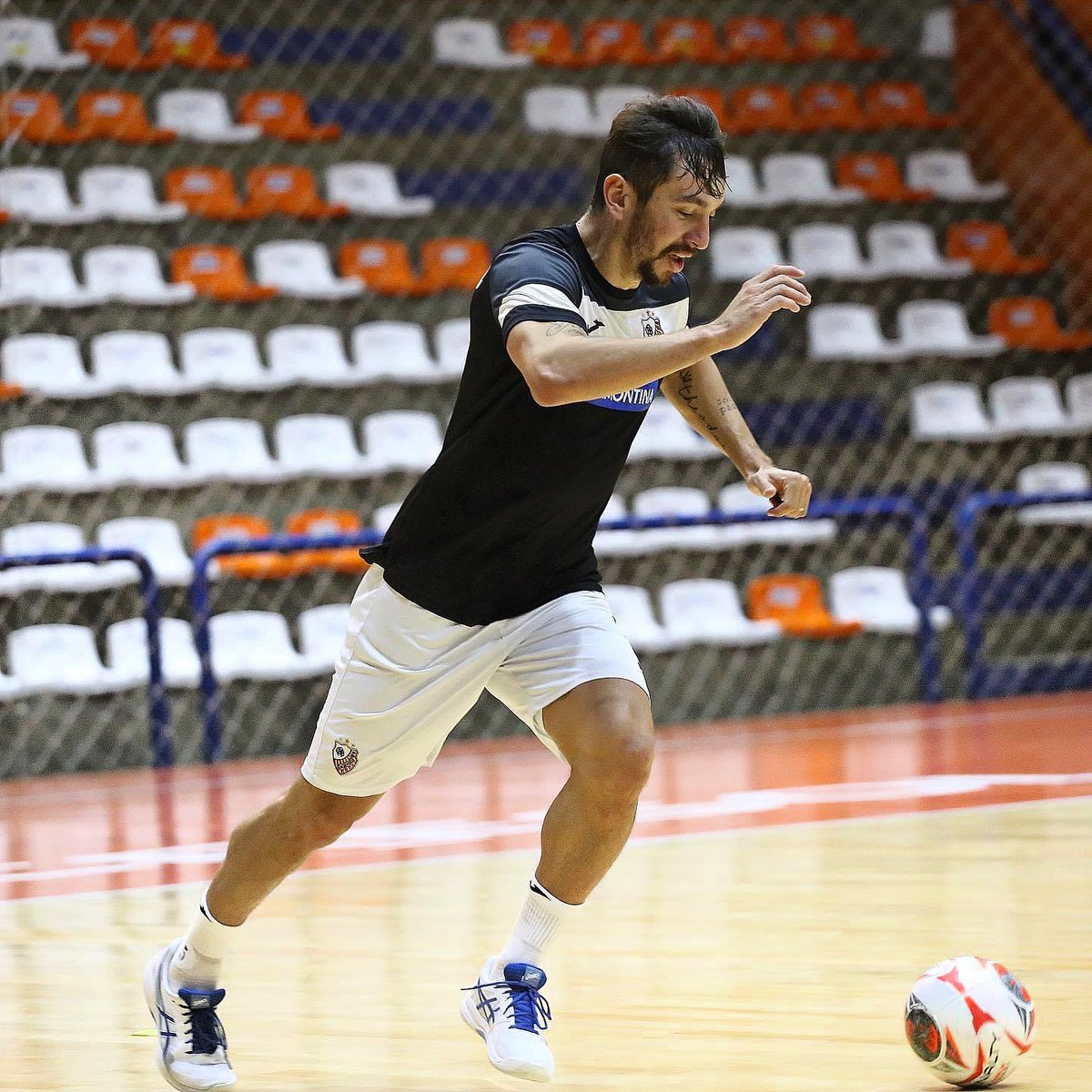 Training ✅ 

Começamos a preparação para o clássico no próximo sábado diante da <a href="/assoeva/">ASSOEVA - Venâncio Aires/RS</a> pela <a href="/ALigaGaucha/">Liga Gaúcha de Futsal</a> 

#training #ligagaúchafutsal #futsal #acbf #m17hyuê
