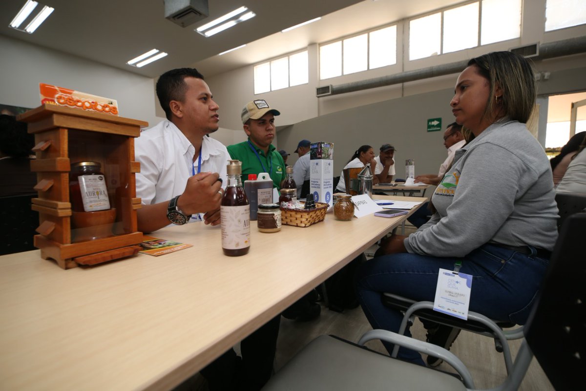 ccmmna's tweet photo. La Rueda de negocios en El Bagre, Antioquia, proporcionando espacios de fortalecimiento a través del programa Minicadenas Locales 2022.
Una alianza con: @mincomercioco @innpulsacol @ccmmna @camaramedellin
#Minicadenas #ccmmna #programasccmmna #Minicadenasproductivas #antioquia https://t.co/a9Ua9pRgoq