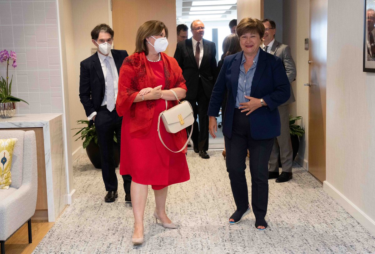 KGeorgieva's tweet photo. Such a pleasure to welcome @suzanneuscc to the IMF. International &amp; economic cooperation is vital on many fronts—creating green jobs &amp; opportunities, lowering trade barriers, ensuring food security.
Fantastic to continue the great collaboration we’ve had w/ @uschamber. https://t.co/hJOl6oGt2g