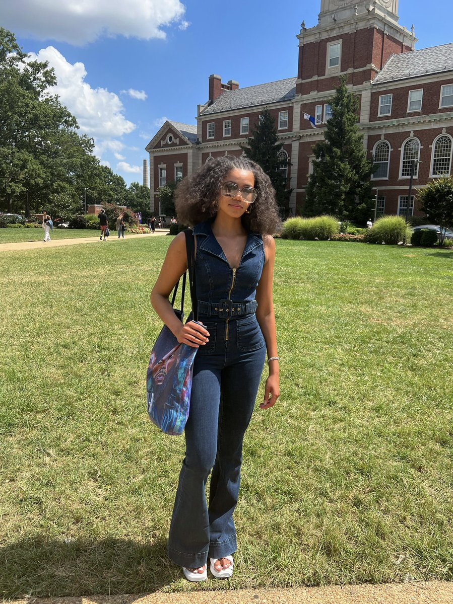 EliseMaliaka's tweet photo. You can always tell a Howard woman, but you can’t tell her much #VictoryLap https://t.co/oGdQWFRUA1