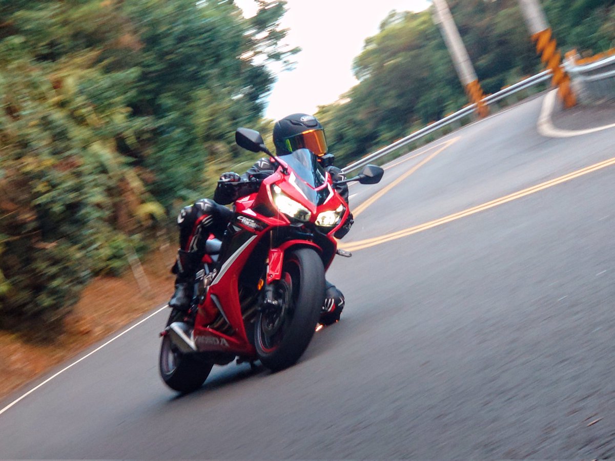 aoke86's tweet photo. 相機沒電了 用手機來一張
#honda #cbr650r #ride #五指山風景區 #追焦 #sony #xperiaii #手機拍攝 https://t.co/MxEfhwoYEh