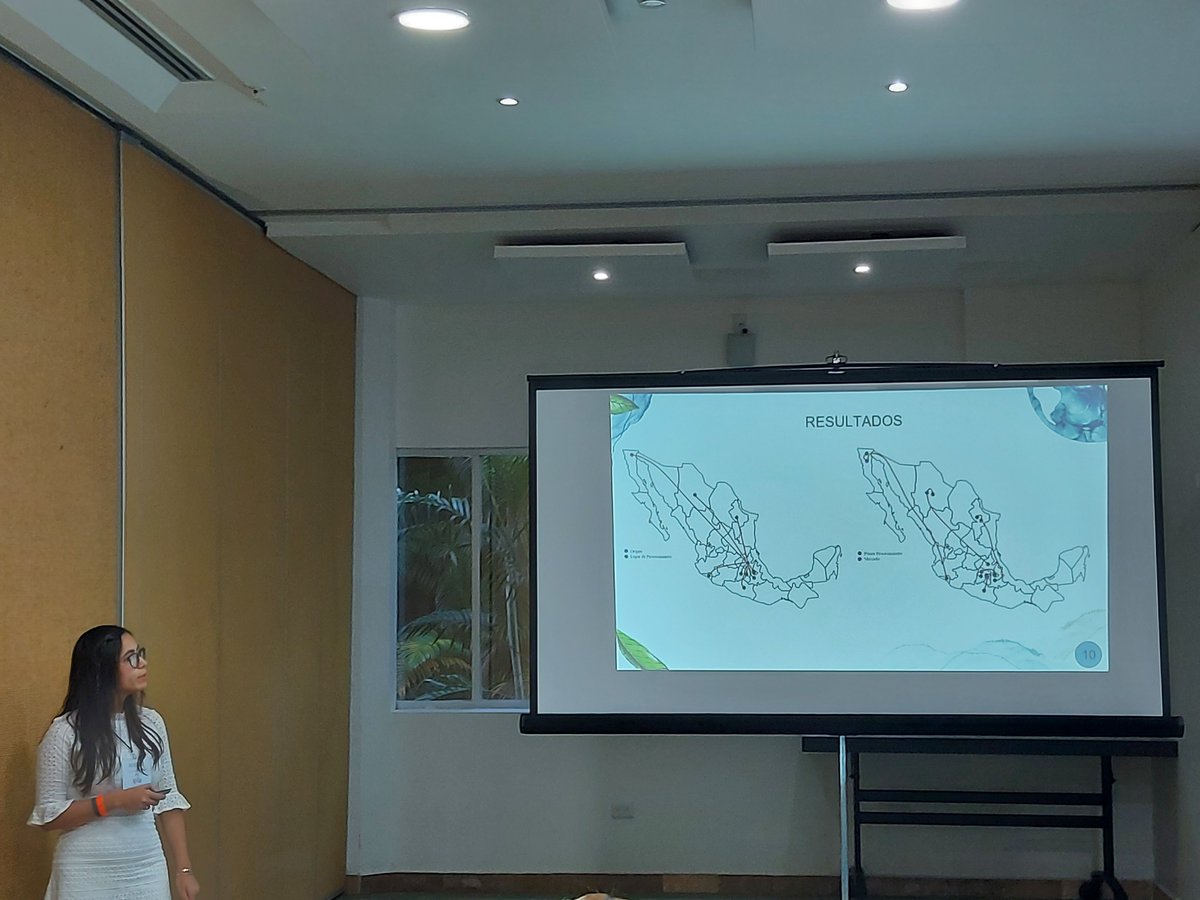 SpartansUGTO's tweet photo. Presentación del trabajo de Nereyda Vanessa Hernández Camacho, referente al modelado y optimización de cadenas de suministro para la producción de metanol a partir de biomasa, en el XLIII Encuentro Nacional de la AMIDIQ https://t.co/LqPLzr1Ybo