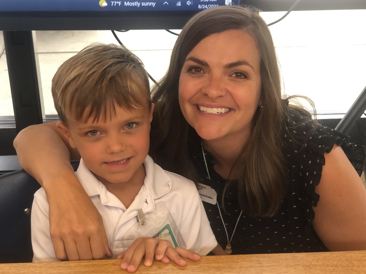 mpowell_gses's tweet photo. Quick hugs happening all around today! #gsesfirstday https://t.co/BYF6DjVls6