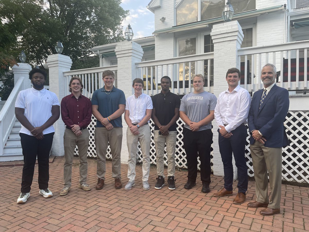 BH2OFootball's tweet photo. Sharp looking group of Flory Fellows with @PresBushman. #AlwaysAnEagle #Ultimate https://t.co/6cFwZwUFEn
