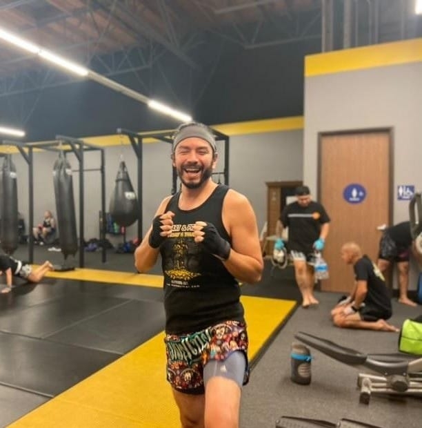 JerpHBalance's tweet photo. This is pretty much the best representation of me, that I'm willing to share on Twitter anyway! I train Muay Thai and it's my great love besides my dog and photography. I'm always smiling at the gym, even during the most brutal workout! #mco335 https://t.co/8jsCC3zv0o