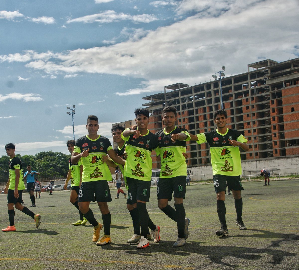 AcademiaRey's tweet photo. 👊 Nuestros sub 20 tambien lograron sumar tres puntos en la jornada 26 de la @LigaFUTVEJunior https://t.co/q1SiQ8BN88