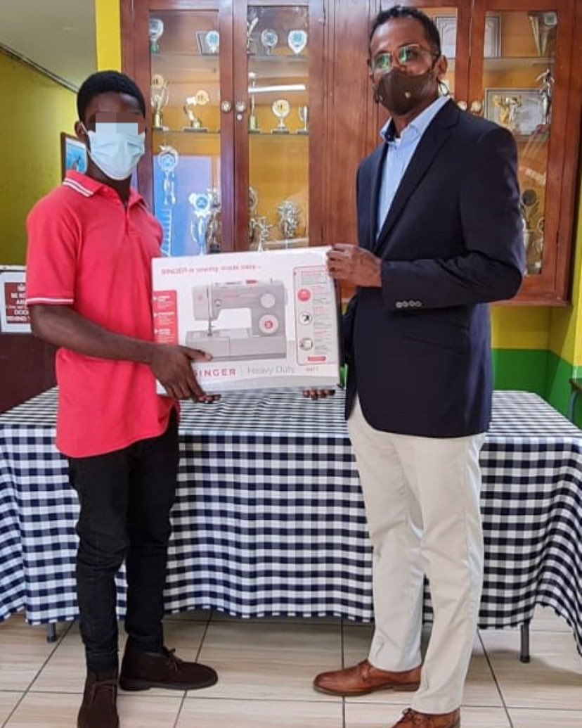 Wetransformjam's tweet image. Hearty thanks to our mentor, Dr. Wallace, who through partnership with the Tourism Enhancement Fund @tefjamaica, donated a sewing machine to his mentee, in support of his transition back into society. 
#partneringforabettertomorrow
#reintegrationsupport 
#mentorshipmatters