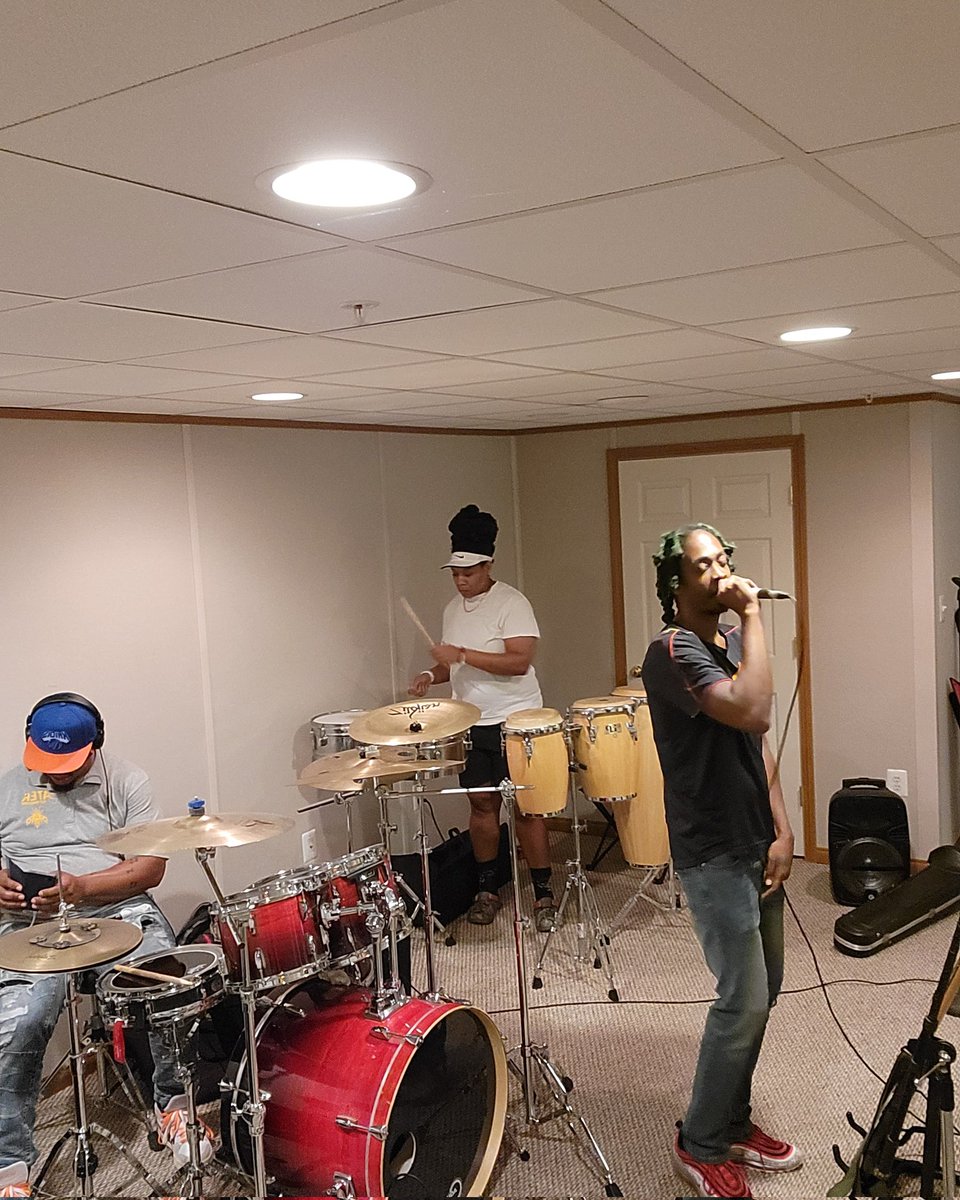 Azure_LiveBand's tweet photo. At the spot doing what we do. #creating #originalmusic #liveband #DC #DMV #Azurelive #studioflow #cruddycrankerz https://t.co/8r90YKaW9X