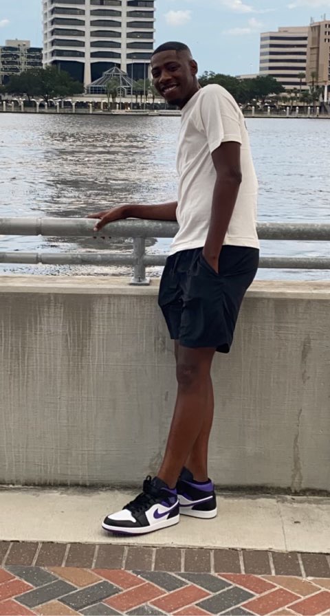 Manny2Fresh420's tweet photo. Happy 22nd to a real one it’s been a min Facebook my time coming I stayed down until it was my time too shine. stay true to yourself 🌈 make way for the youngeen https://t.co/ADrqBhG4BM