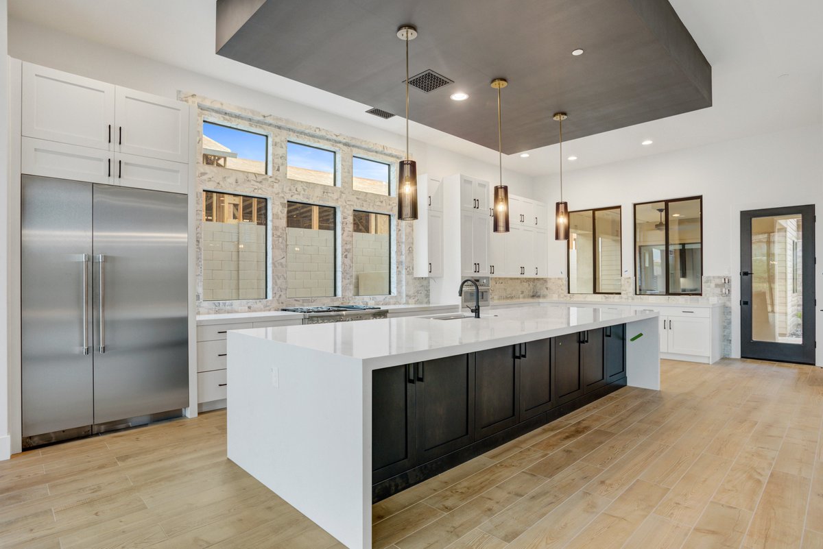 DavidWeekley's tweet photo. The Cantera is designed to improve your everyday lifestyle while providing a luxurious atmosphere. Explore this gorgeous new home and its Casita here: https://t.co/7NKymiITDm
#luxuryliving #casita #storyrock #phoenixarizona #davidweekley https://t.co/wsezcj6roW