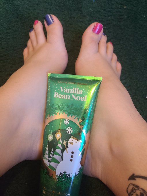 so who wants to see me rub lotion all over my feet? 😜❤️ dm for video #feetworship #feetpicsforsales #feetfetish<a href="/tag/feetfetish"class="tags"><span>#feetfetish</span></a><a href="/tag/feetworship"class="tags"><span>#feetworship</span></a><a href="/tag/suckonmytoes"class="tags"><span>#suckonmytoes</span></a><a href="/tag/feetp"class="tags"><span>#feetp</span></a>