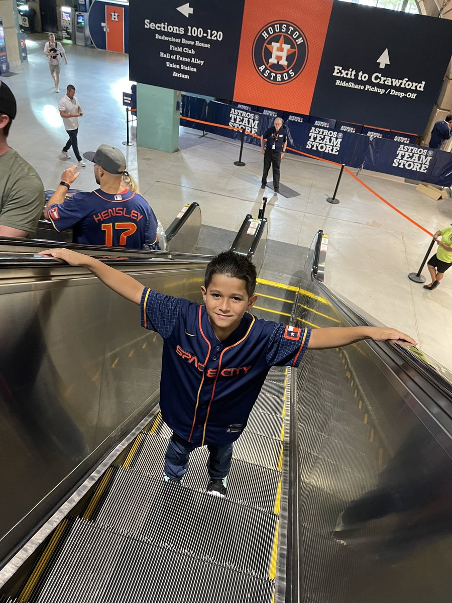 Almisdeff's tweet photo. Future Astros baseball player #houstonastros #htx #Astros #LevelUp  #LevelUp https://t.co/KVyQaZ3l2Y