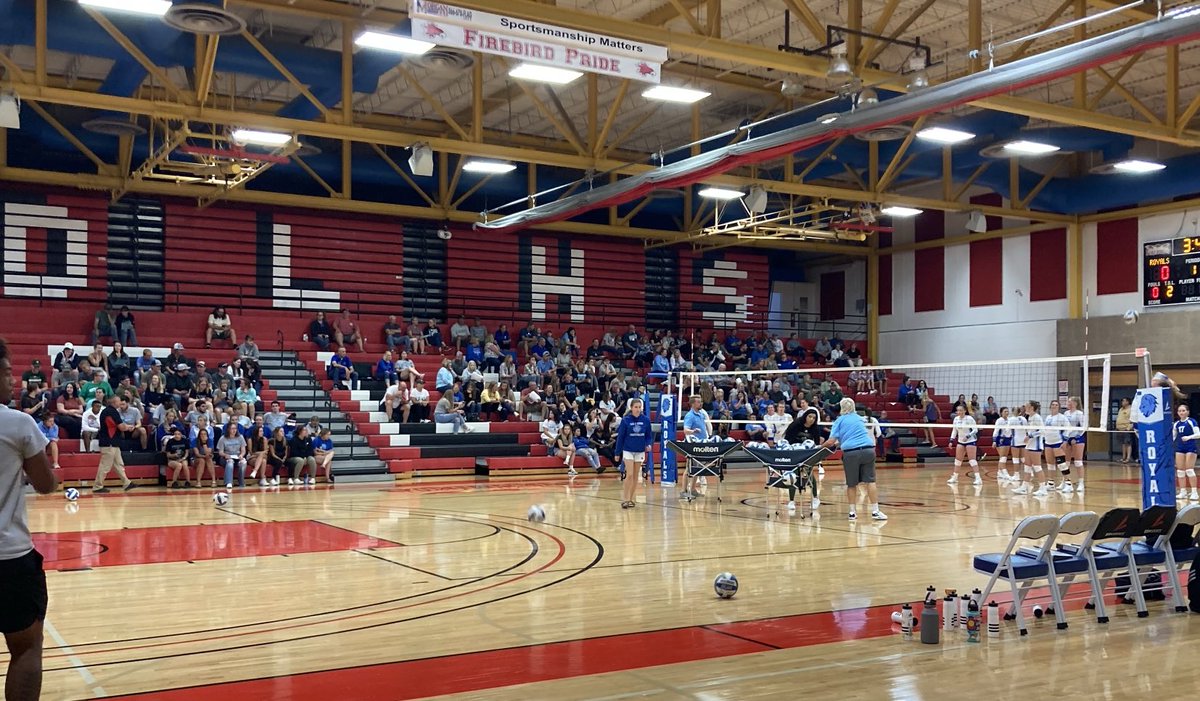 DD4consulting's tweet photo. It’s filling up in here! First home game. Great follow by community and students. #volleyball #college #juco #devilslakend #LRSC #MeetUsAtTheLake https://t.co/LXw1j1a5Bz