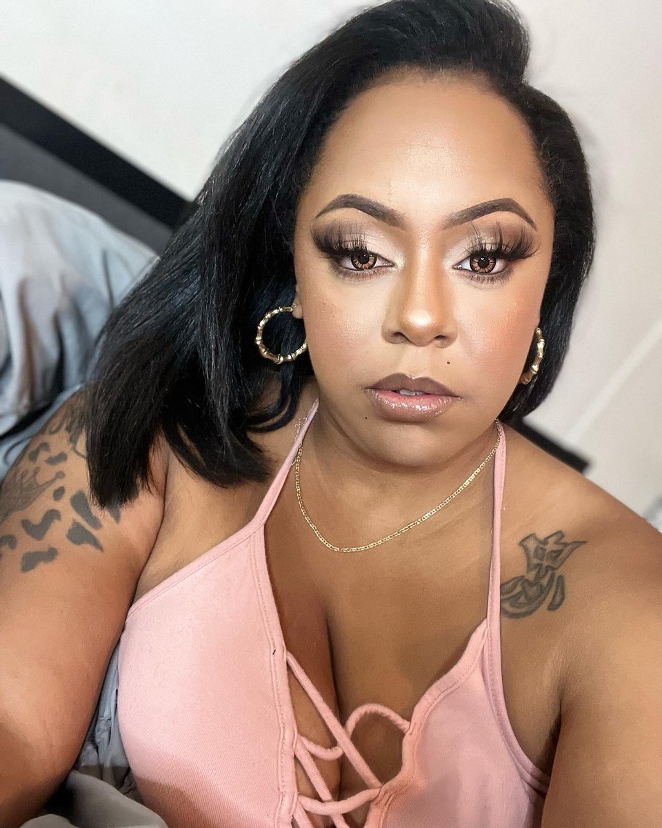 GlamByNas420's tweet photo. Lil natural beat β¦. #makeup #mua #blackmua #underratedmua #naturallook #softbeat #prettygirl https://t.co/eEilKE640q