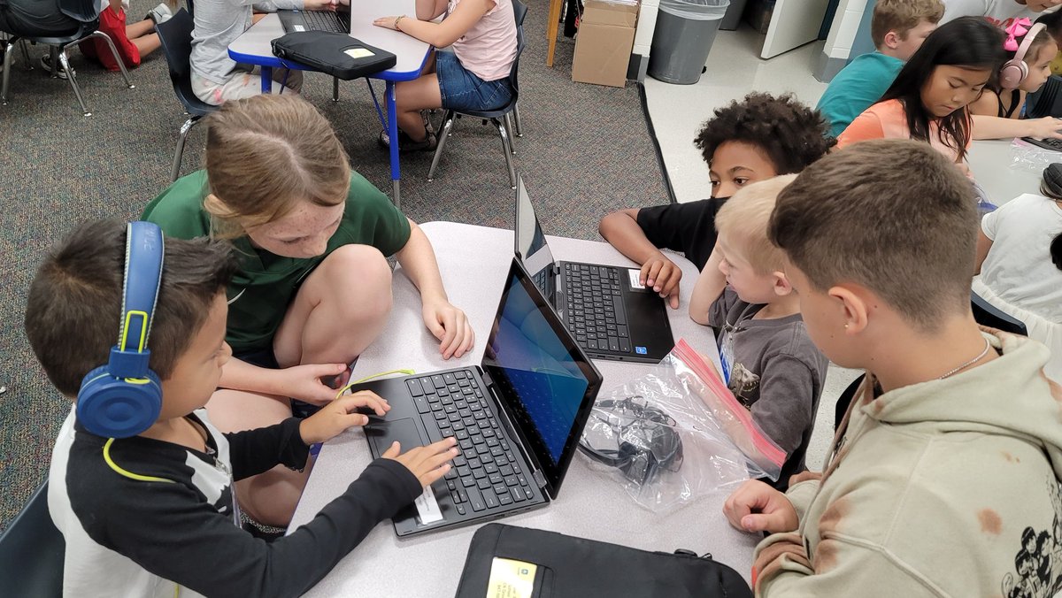 CastlesKinders's tweet photo. We loved the 5th grade showing their leadership skills by teaching us how to use our Chromebooks!
@D59Byrd #TogetherWeCan https://t.co/CA5nDOJk96