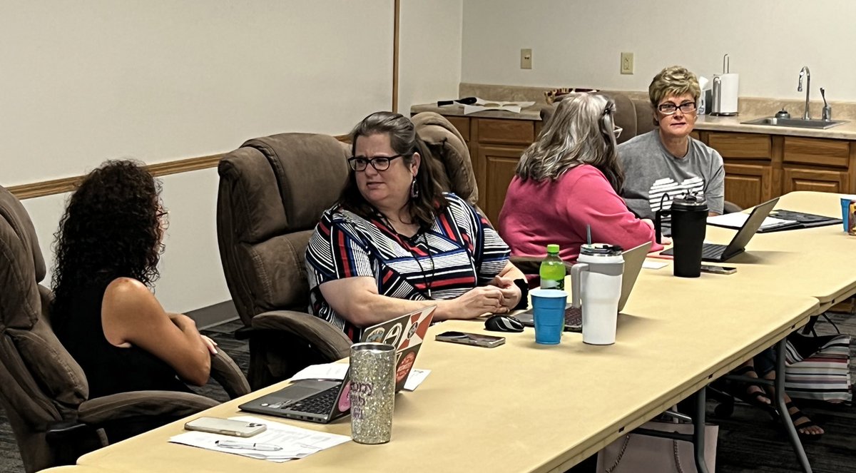 It takes many people working together to provide our students with a #usd261derful education.  <a href="/USD261/">USD 261 Haysville</a> dept. leaders work each day to ensure students arrive at school, have access to healthy meals, clean classrooms, technology, and nursing care. We appreciate their leadership!