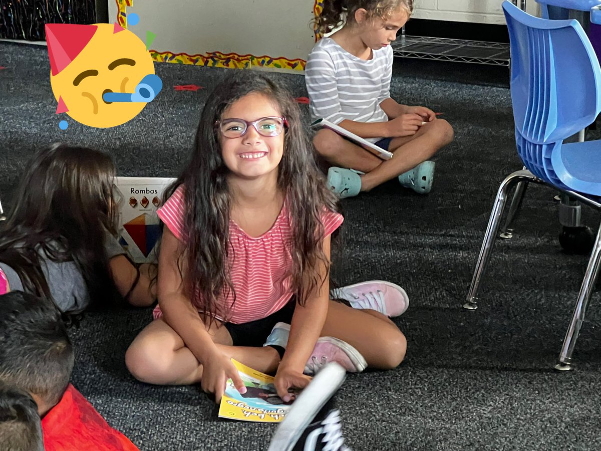 MacDual1's tweet photo. Building stamina. 🧠 We are reading and writing like first graders! #SiSePuede #YesWeCan #FuerzaMac #MacStrong #WeAre54 https://t.co/2GrrA0xXnE