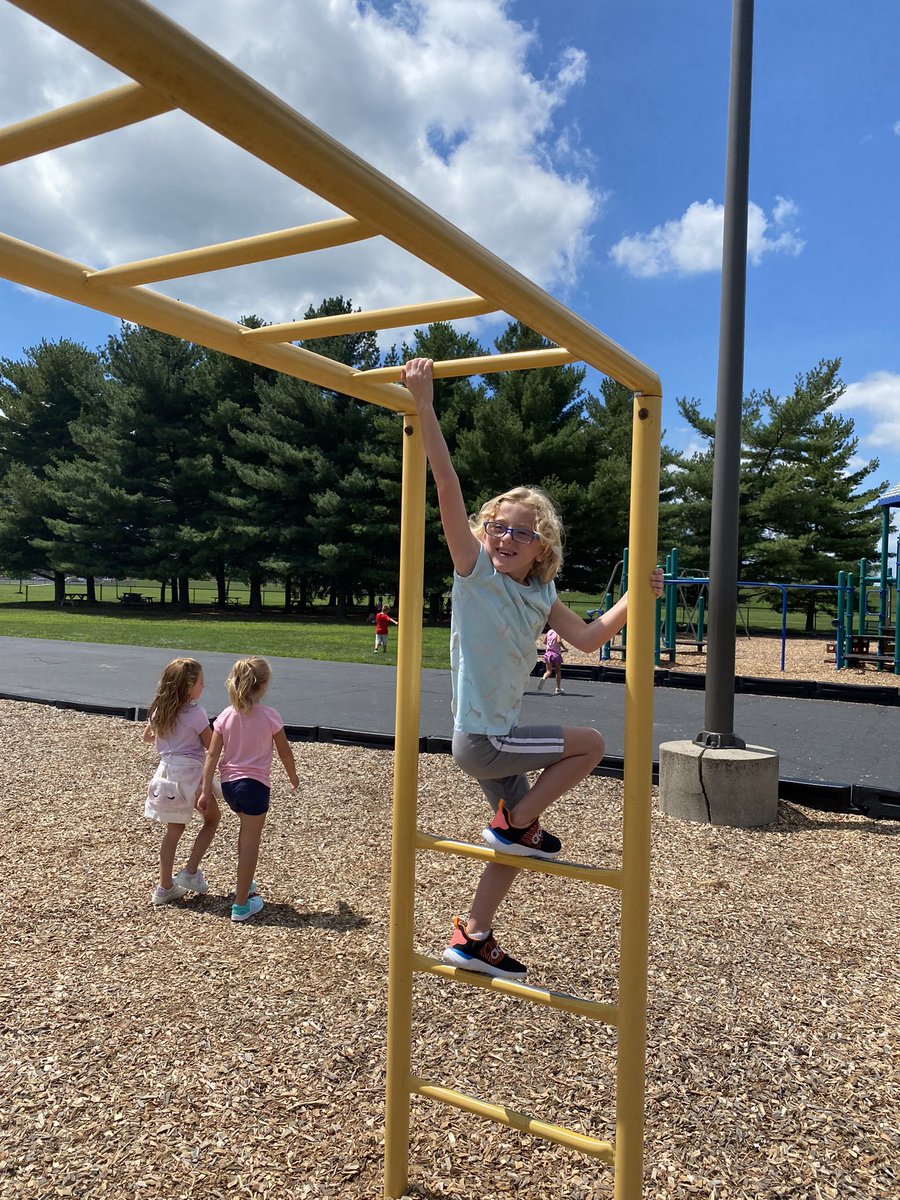MrsWeldy's tweet photo. Recess fun! #bhes https://t.co/sm30jC2FFW