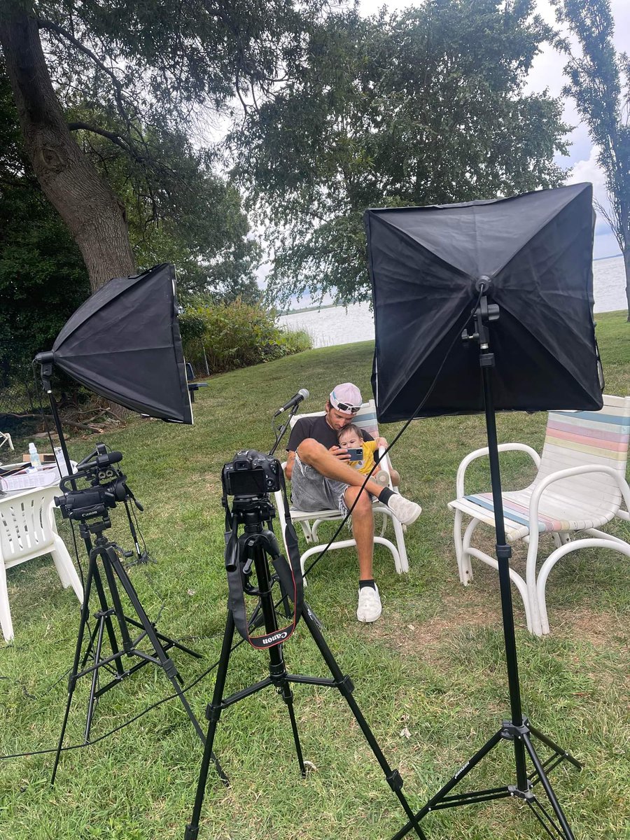 LindsayDigman's tweet photo. Cr0ss babysitting for me while I set up to film "The Grill." https://t.co/Ju3fOp7yev