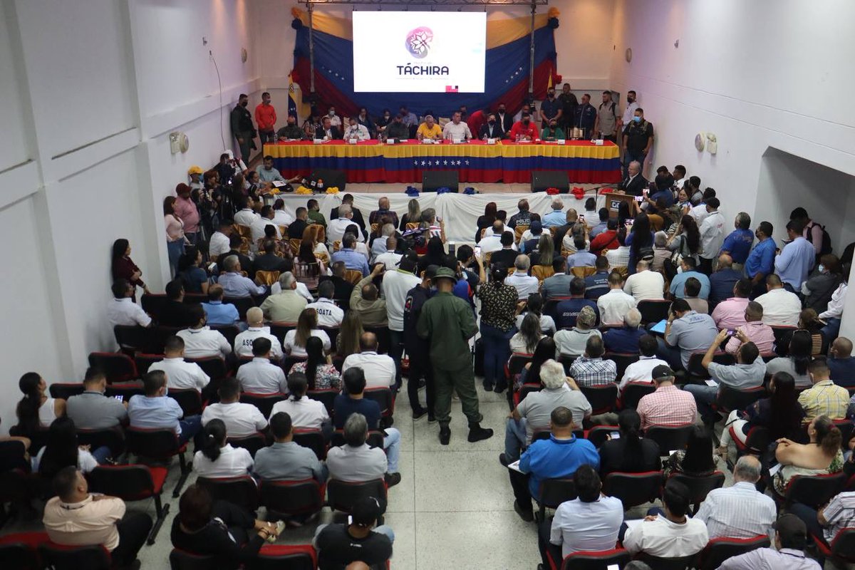 freddybernal_ve's tweet photo. Esta Mesa Nacional de Producción forma parte del Plan Estratégico para el fortalecimiento de la Economía Productiva y del sector Industrial que viene impulsando el Pdte. @NicolasMaduro, con el objetivo de continuar avanzando en el bienestar de nuestro pueblo. 2/2 https://t.co/KqFJSPE2eE