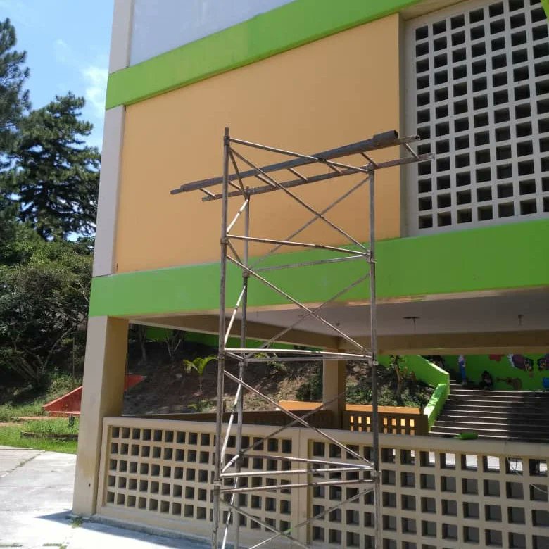 Felices poco a poco avanzando en el mantenimiento y remodelación del Liceo MAICA Guasimos gracias a todos los organismos que hicieron posible este sueño para los estudiantes bricomiles @zonaeducativatachira <a href="/NicolasMaduro/">Nicolás Maduro</a> <a href="/abguasimos/">Alcaldia Bolivariana Guasimos</a> <a href="/_laavanzadora/">Yelitze Santaella</a> <a href="/berzabethg1/">Berzabethgandicaoficial</a> @mppeducacion