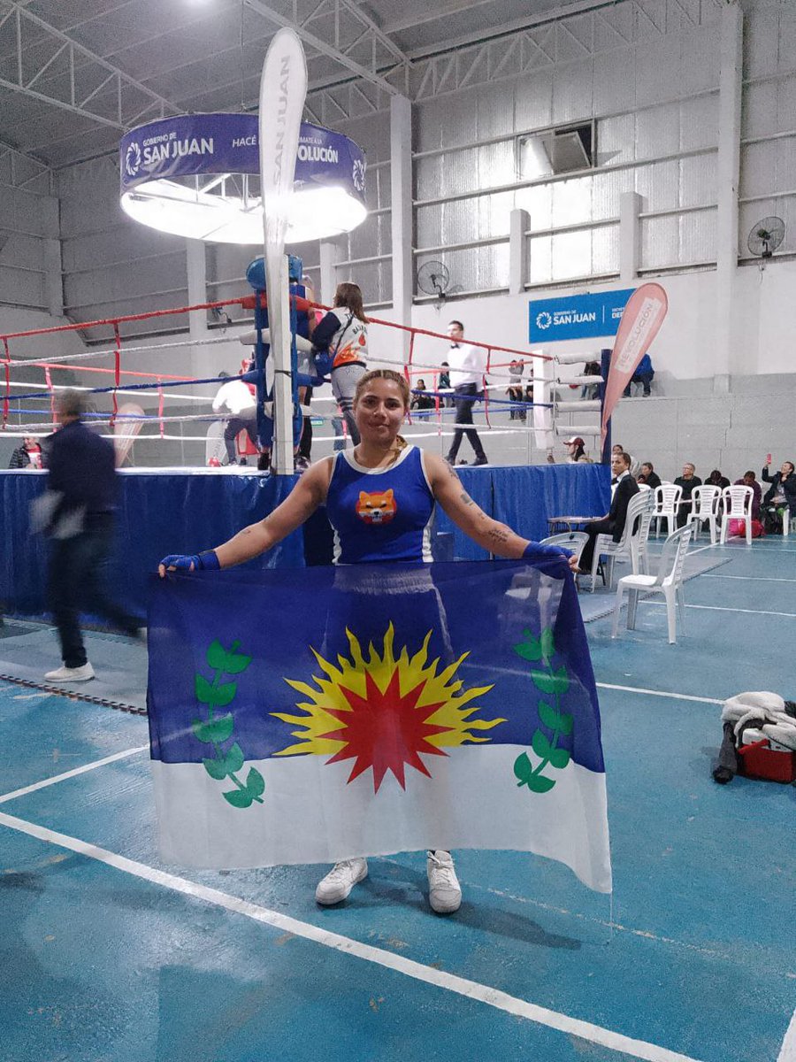 ShibaXanders's tweet image. Viviana Palavecino, our #SHIBARMY girl Boxer. Won a combat in "San Juan-Argentina" after his victory she has posed with Shiba Inu shirt. WOOF!