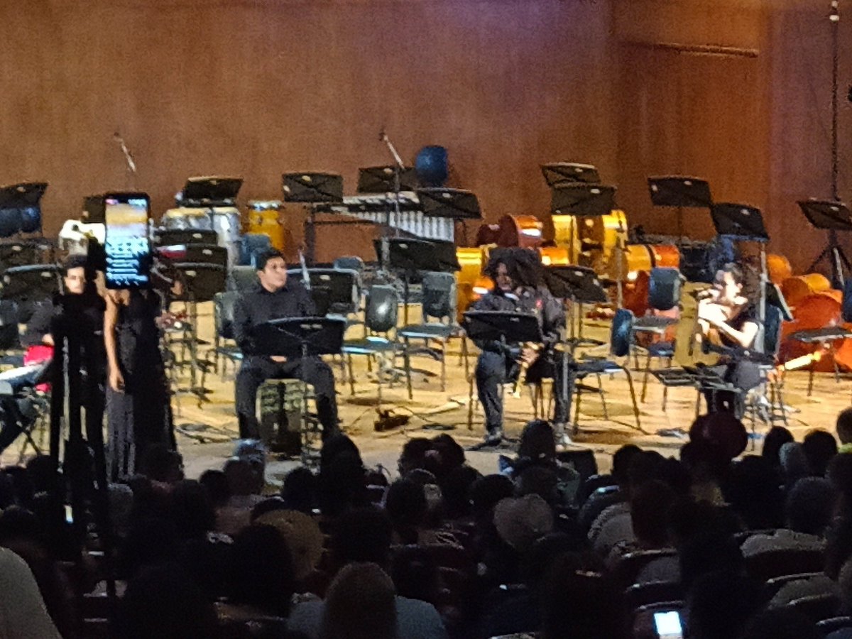 sanmencad's tweet photo. #bardfest empezó este hermoso concierto con el grupo cordillera ensamble del ICESI https://t.co/ksaS4tLsls