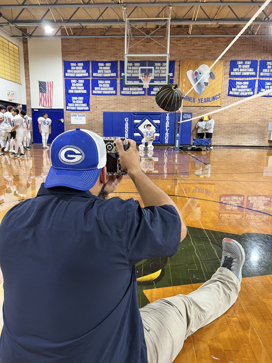 arshots's tweet photo. Felt amazing to be back in the old gym! Great memories from my childhood, in this same gym is where my sports for Garner started. Coach saw me sprinting in a PE relay race and he made me run track and play football, lol. And now Iโm back taking pics in it. #yearlingpride https://t.co/sKaPD2Uitq