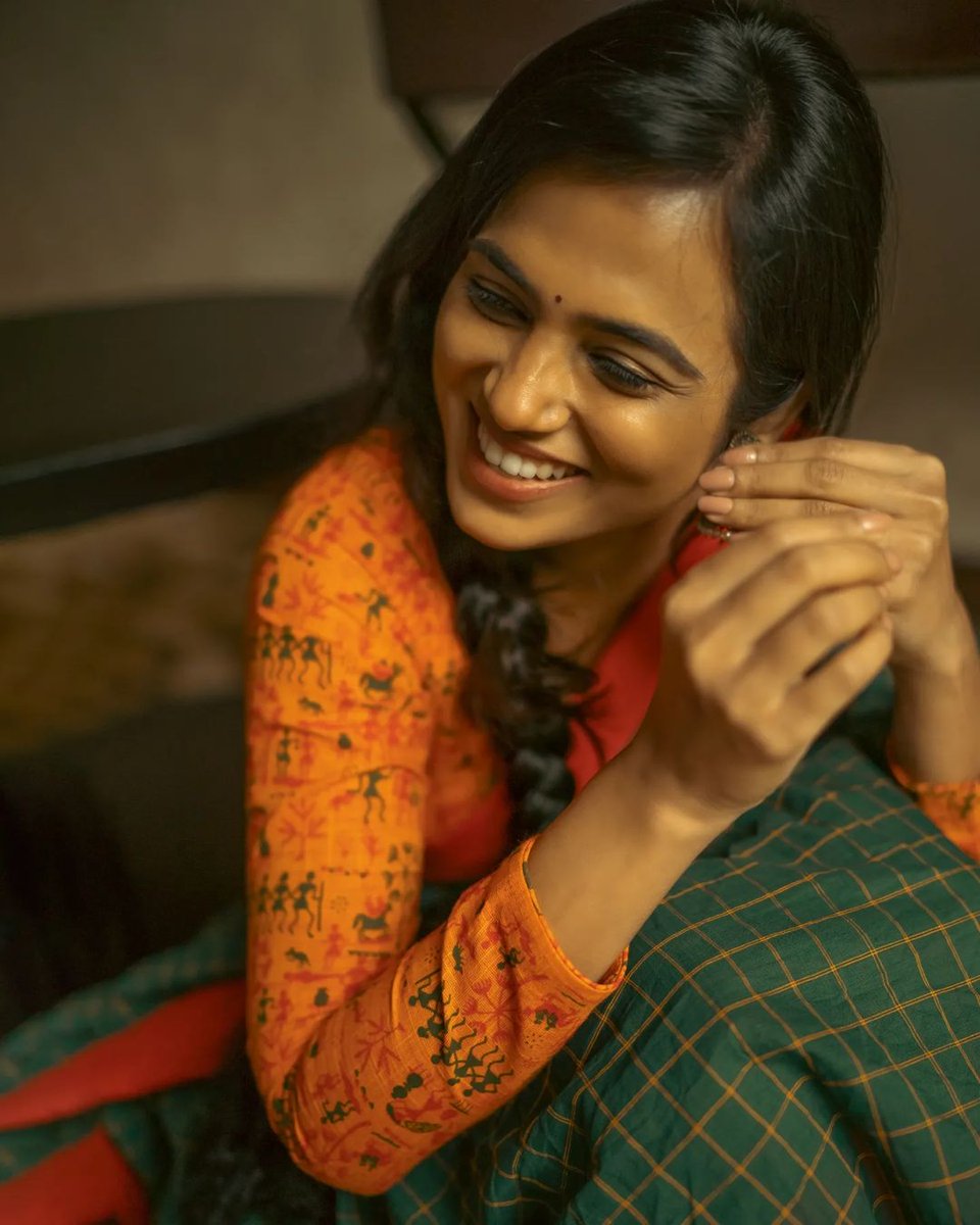 shadeofcheery's tweet photo. It needs a immense mental stability to overcome all trolls and name calling! U are stronger and confident which makes u stand out from rest 
Prime example of I just wanna live my life my way I don't care what u think 
Happy Birthday❤️ #HBDRamyaPandian 
Tag crct ah @sowmiyadalias https://t.co/TPkXPONd70
