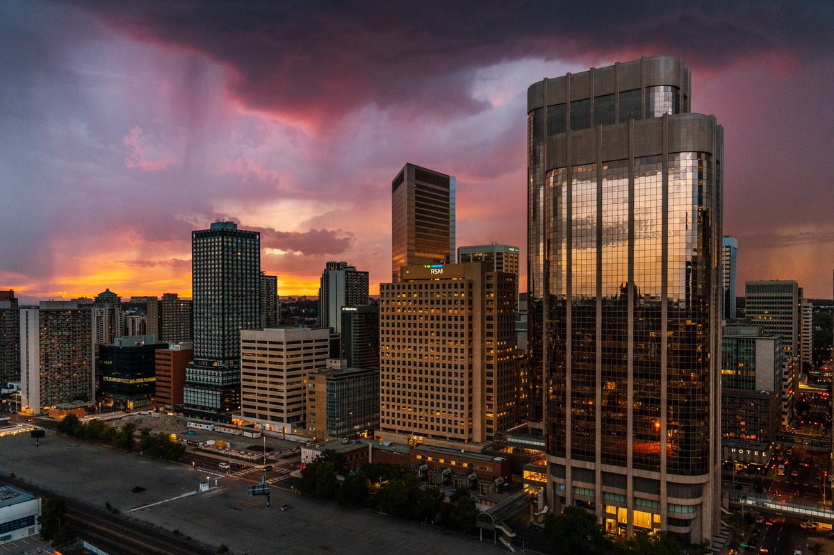 mattxdaniel's tweet photo. Tonight’s sunset > #yyc https://t.co/DYF5oRTOmA