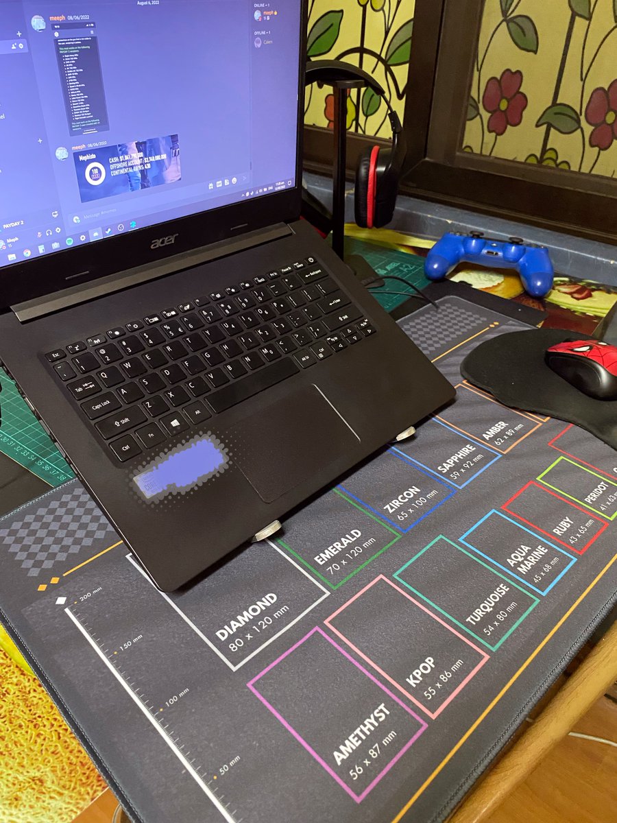nikkio96's tweet photo. I only have 1 desk but have multiple mats. So this @SultanSupplyPH mat will go to Little DO’s desk. Makikigamit na lang ako when I need to check sleeve sizes for my photocards! ☺️ https://t.co/FhzpuRcrkr