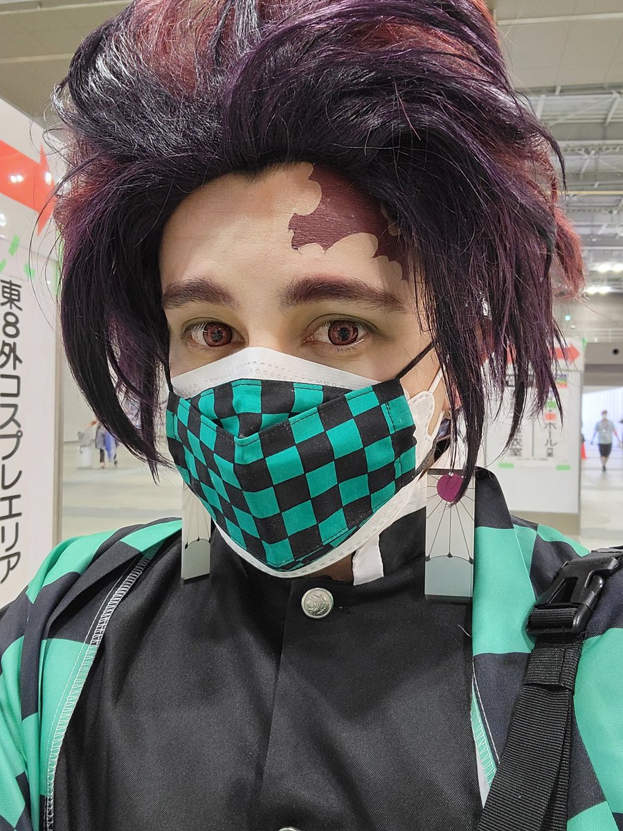 Lucky_rascal777's tweet photo. It's cosplay time #C100 https://t.co/dOhER6rOnv