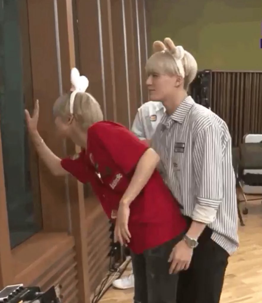 JNJMEnt's tweet photo. drop momen -jnjm ini versi video dong!! thank youuu https://t.co/3YJHG0FNSe