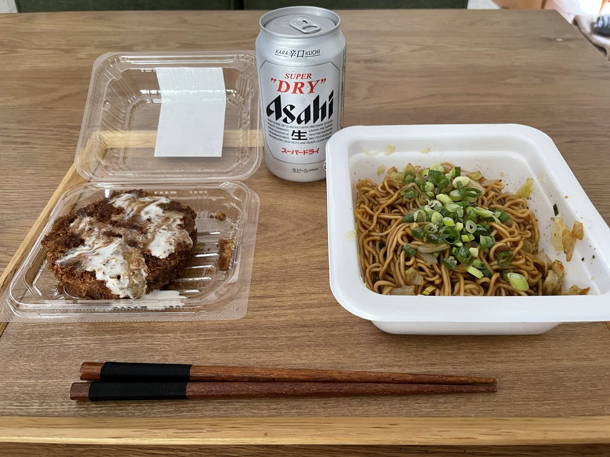 Mar3626quest's tweet photo. カップ焼きそばとか好きデスか？
いただきます🙏 https://t.co/I7XxYArB07
