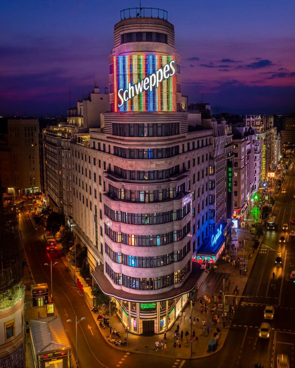 He visto cientos de fotografías del Edificio Capitol de Madrid y esta sin lugar a dudas es una de las mejores.

📷reol75photo